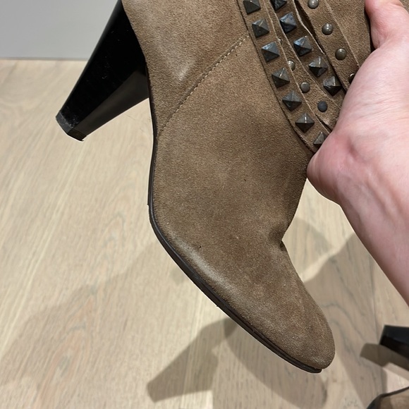Suede leather boots with metal rivet details - Picture 12 of 15